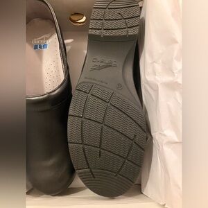 New Dansko clogs size 42